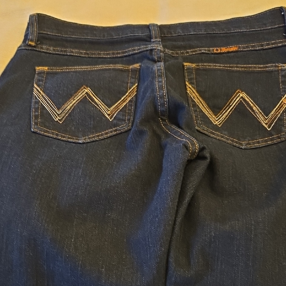 Wrangler Women's Boot Cut Jeans in Deep Indigo 9/10